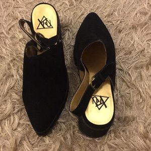 YRU black suede slingback platform mules sz 10
